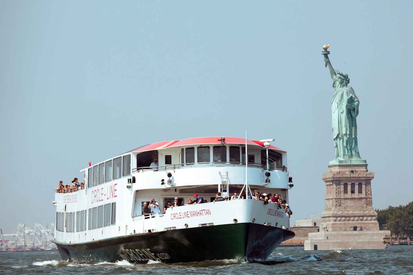 boat tours in manhattan | take a new york city cruise with friendly guides