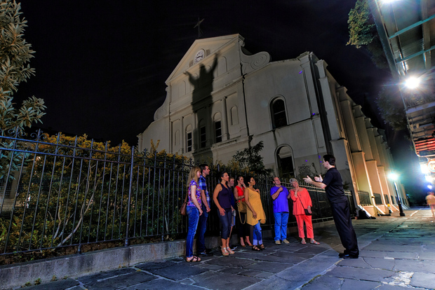 New Orleans: Ghosts and Spirits Evening Walking Tour