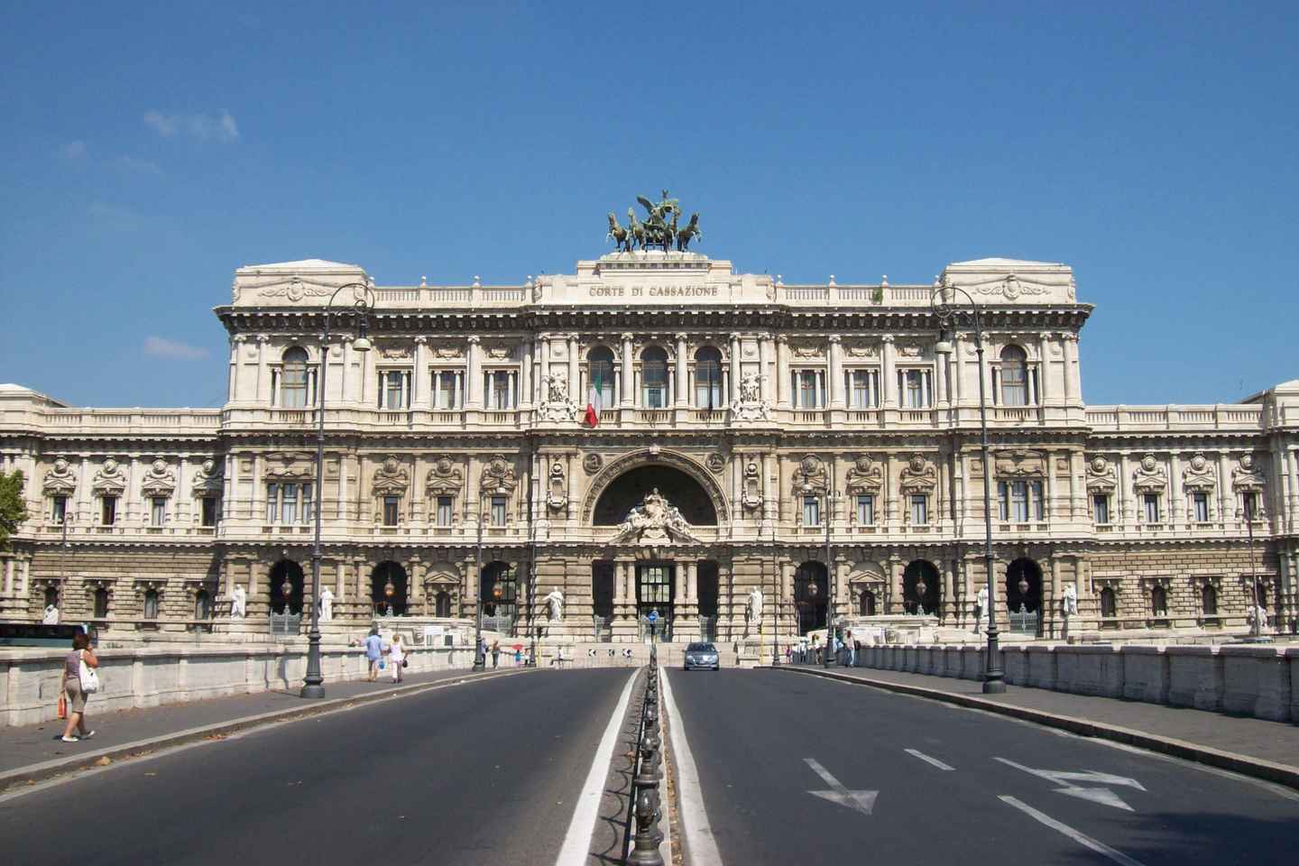 hop onto a bus around rome