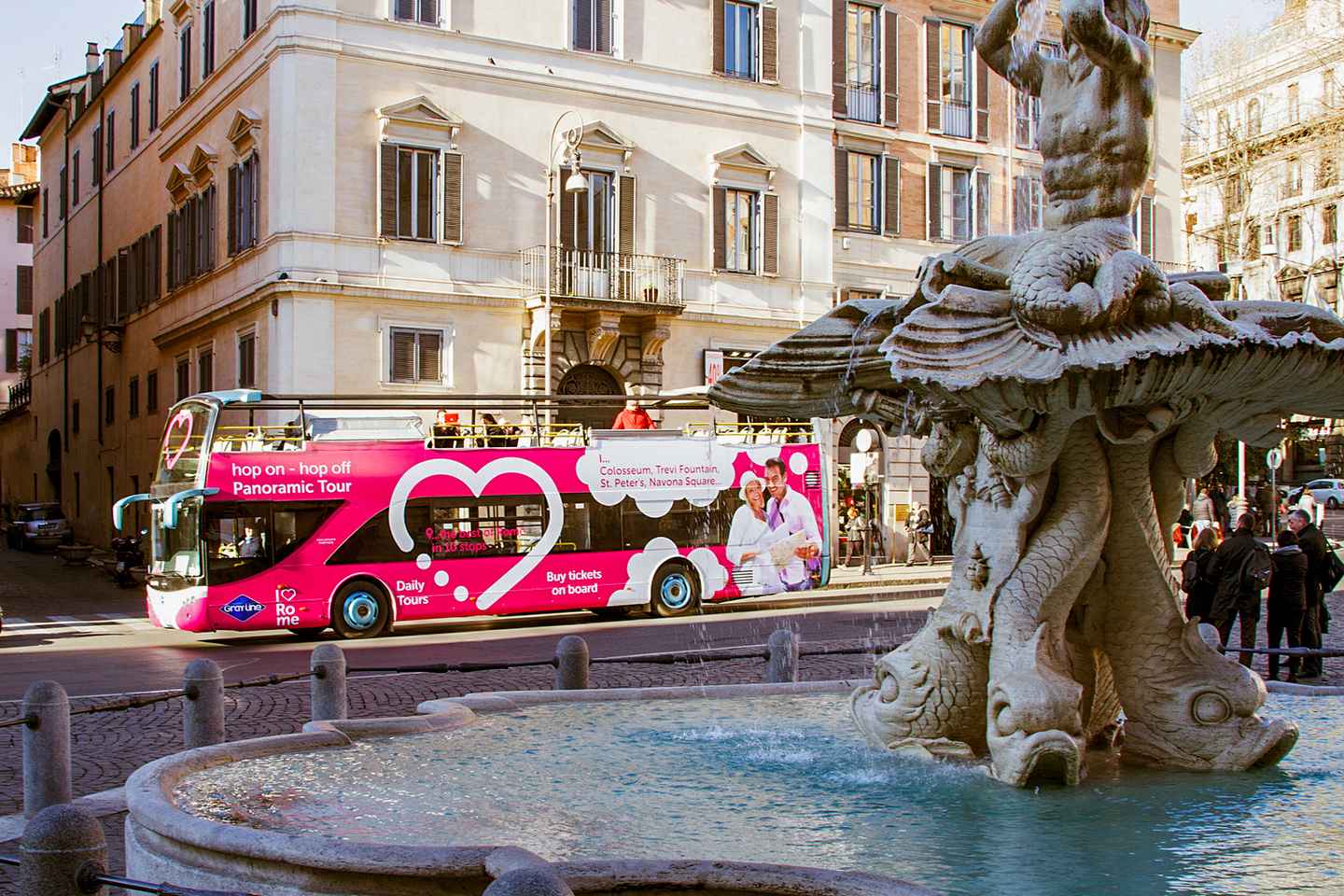 hop-on hop-off sightseeing bus tour