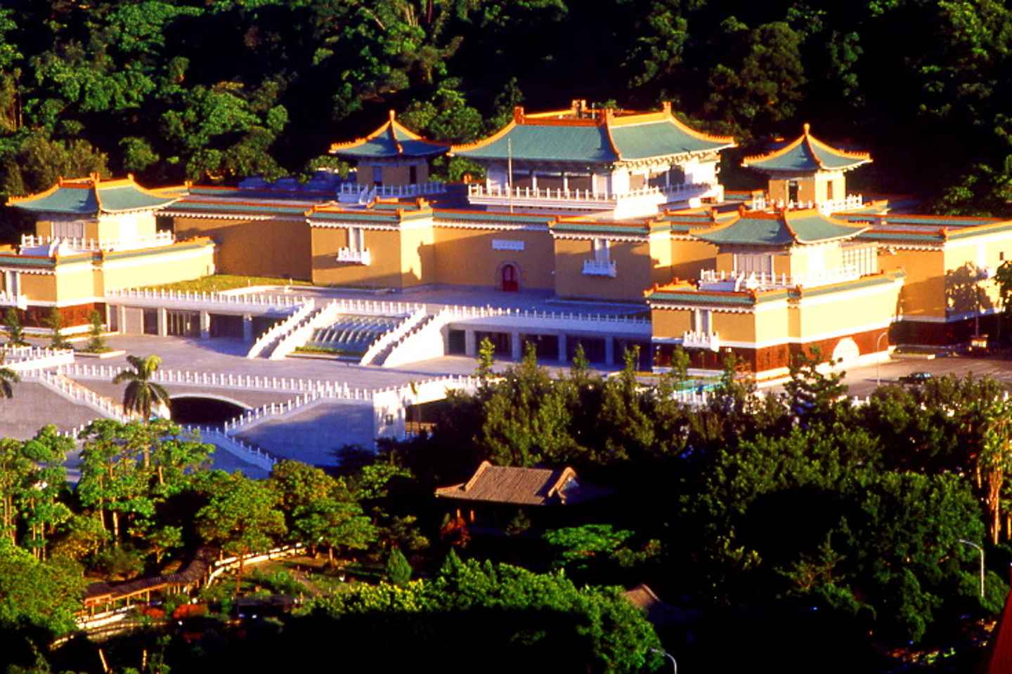 national chiang kai-shek memorial hall