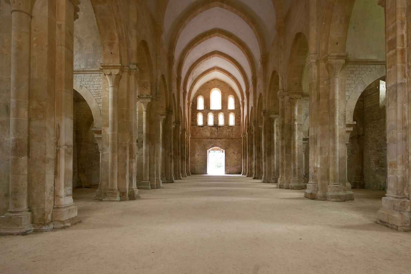 things to do in burgundy | be amazed by the historic abbaye de fontenay