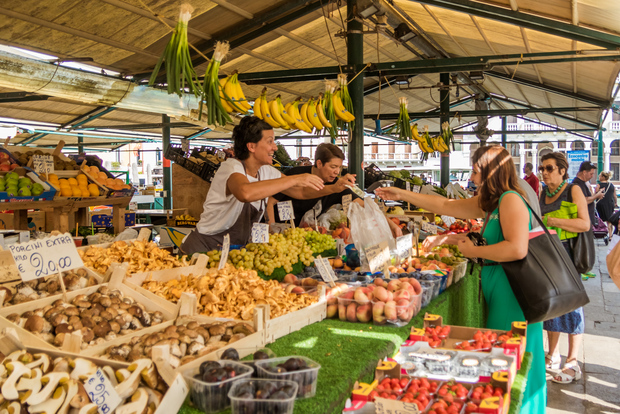 Rialto Market Food and Wine Lunchtime Tour of Venice