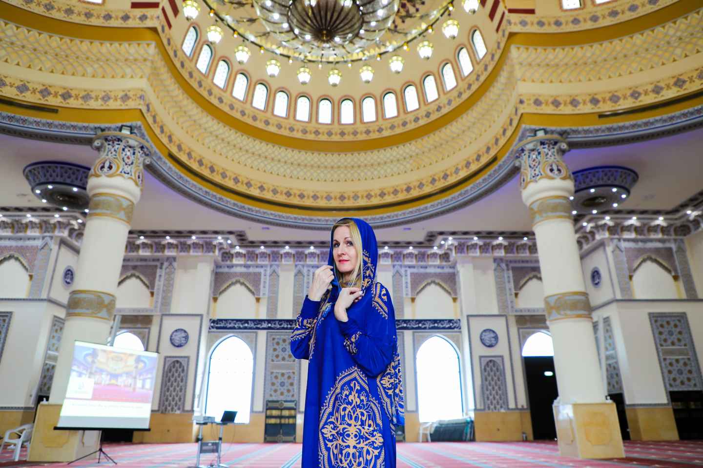 best places to visit in dubai | al farooq omar bin al khattab mosque