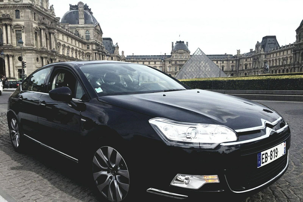 Parigi: trasferimento privato premium da/per Charles de Gaulle