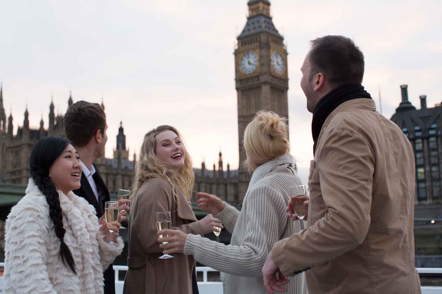 dinner cruise in london | watch the sunset from the thames