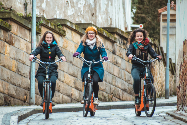 Praga: tour di 2 ore al castello di Praga e tour panoramico in scooter elettrico