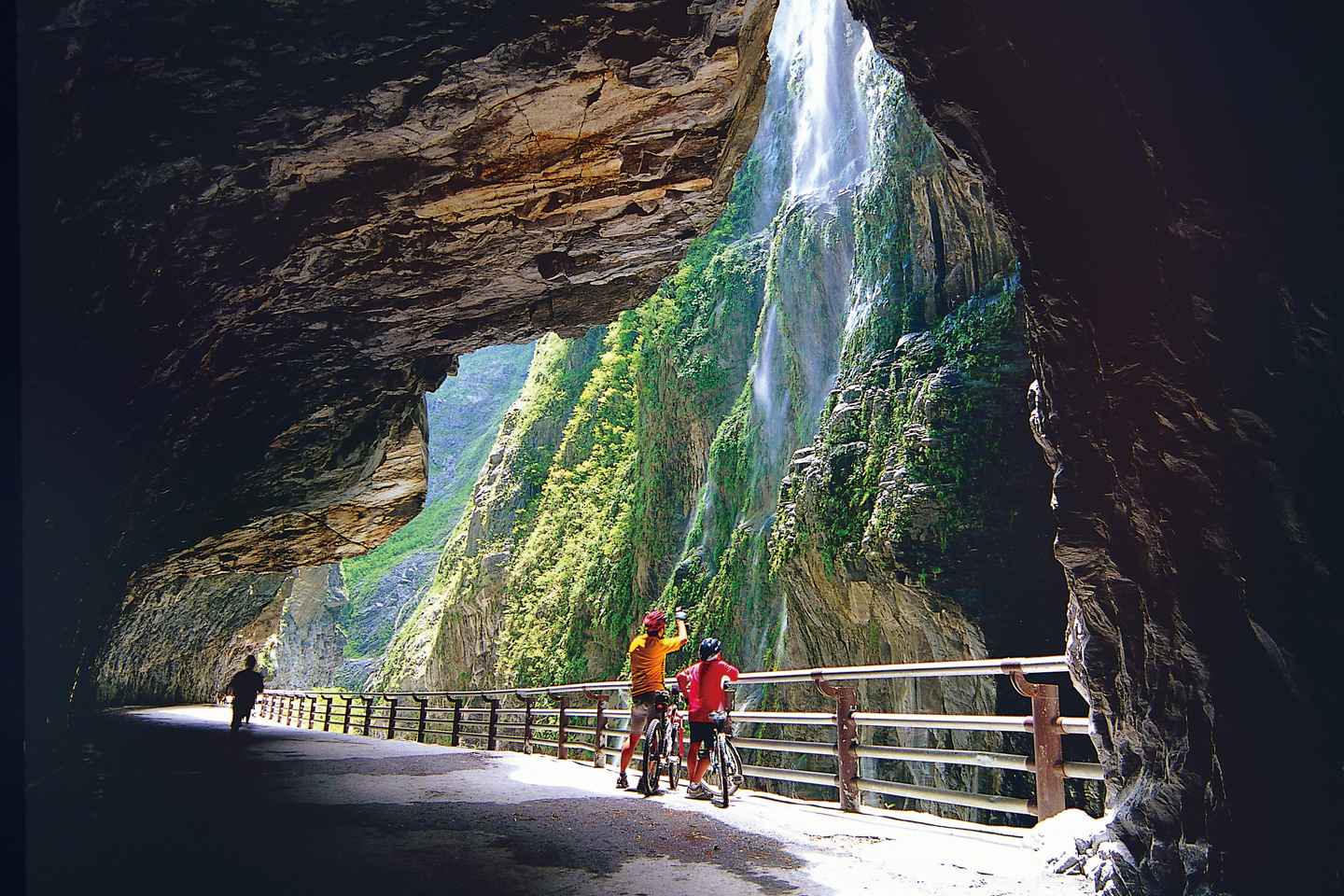 instagrammable spots in taipei | taroko gorge