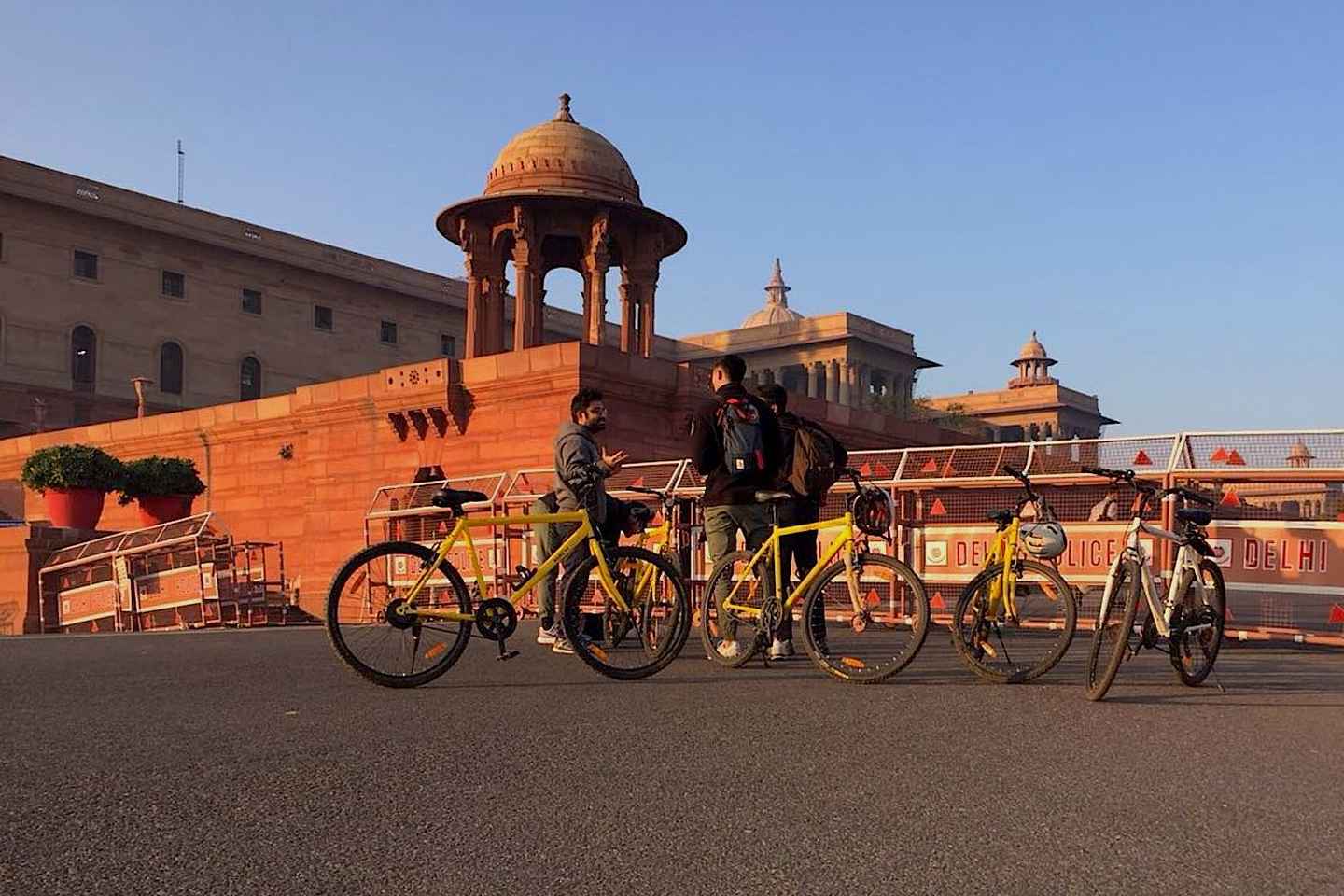 48 hours in delhi, india | visit gurudwara bangla sahib and india gate