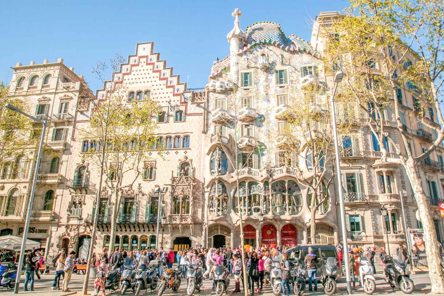nikmati keindahan casa battló
