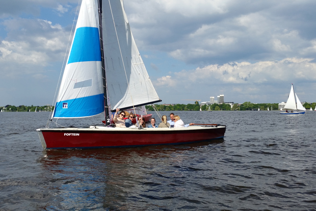 Tour de navegación (1,5 h) en Aussenalster, Hamburgo