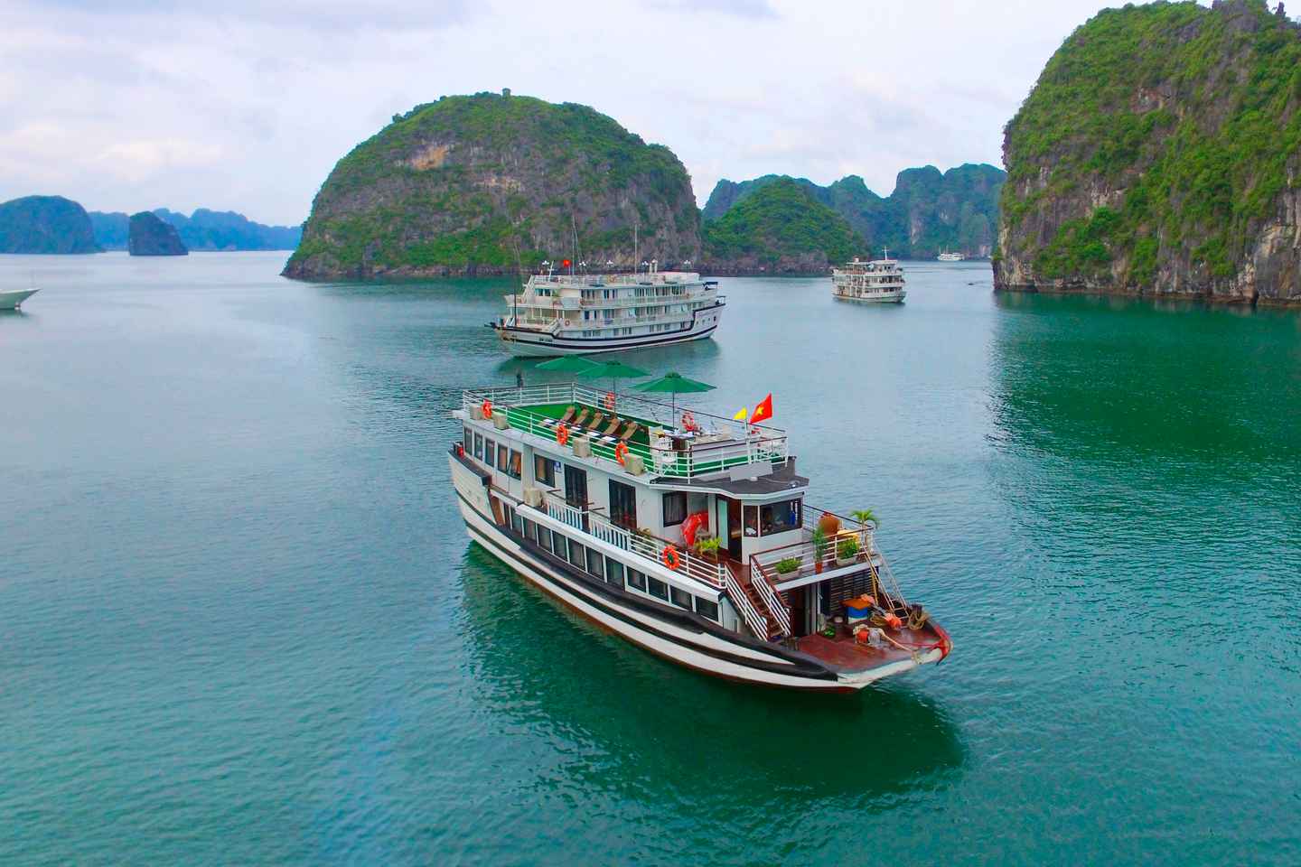 getyourguide hanoi | cruise the scenic bai tu long bay