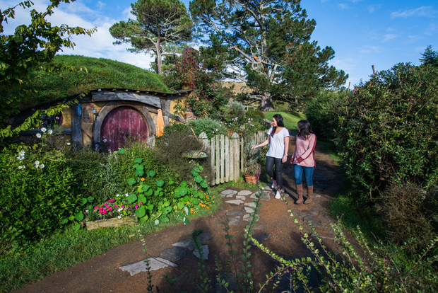 From Auckland: Hobbiton Movie Set Half-Day Trip with Tour