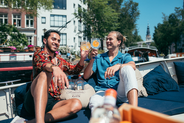 Amsterdam: Crucero de lujo en barco por los canales con cócteles y cervezas