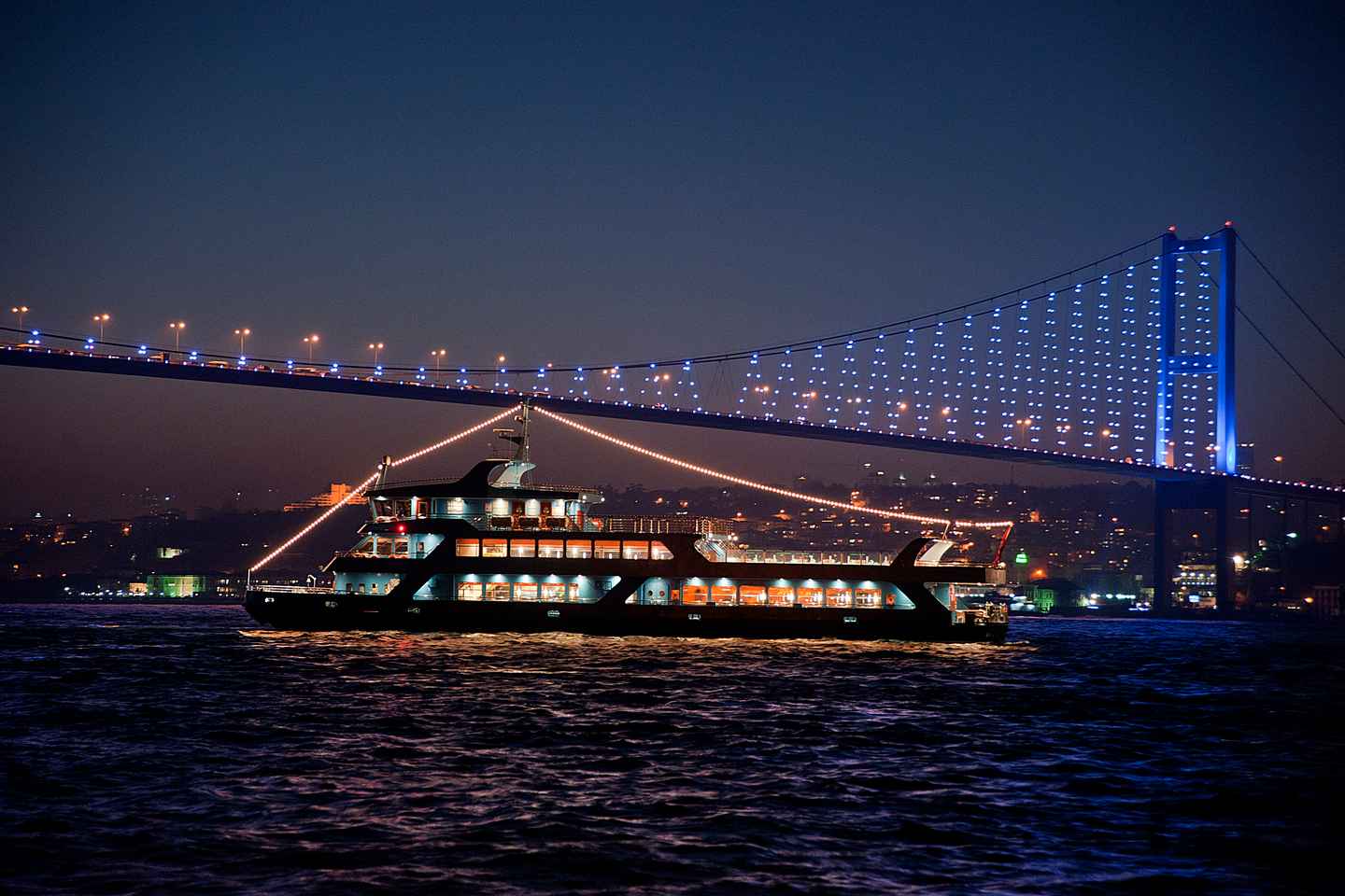istanbul: bosphorus dinner cruise with entertainment