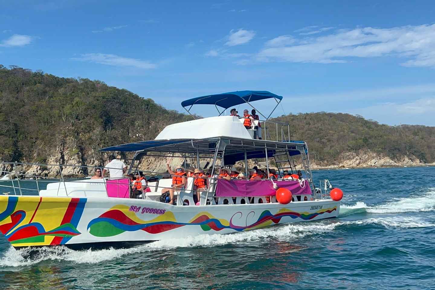 things to do in huatulco mexico | enjoy an entire day out on the water