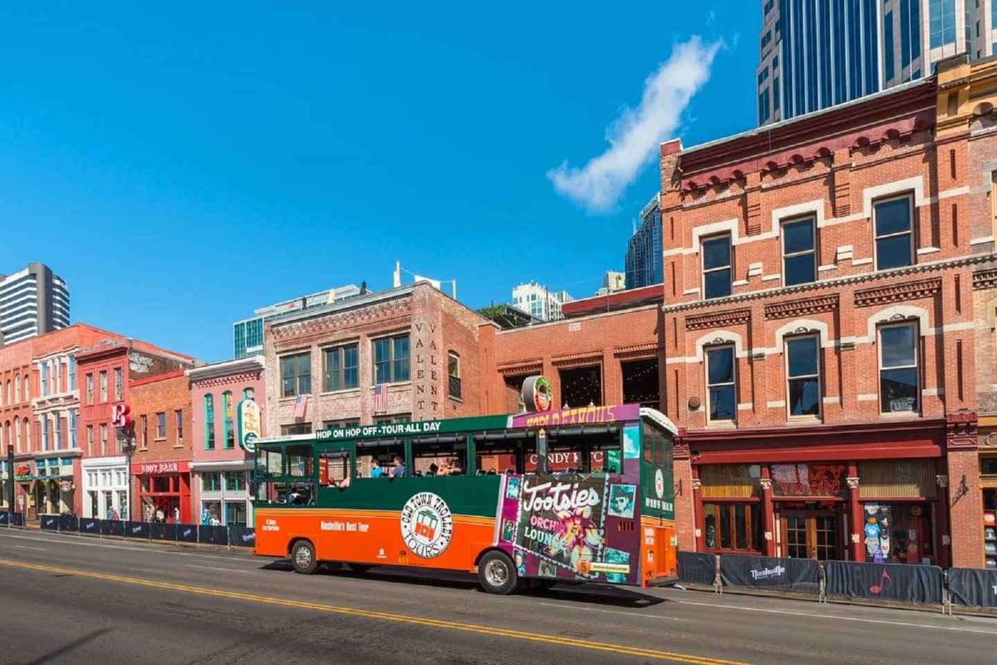 visit the popular attractions of nashville on board the hop-on hop-off old town trolley!