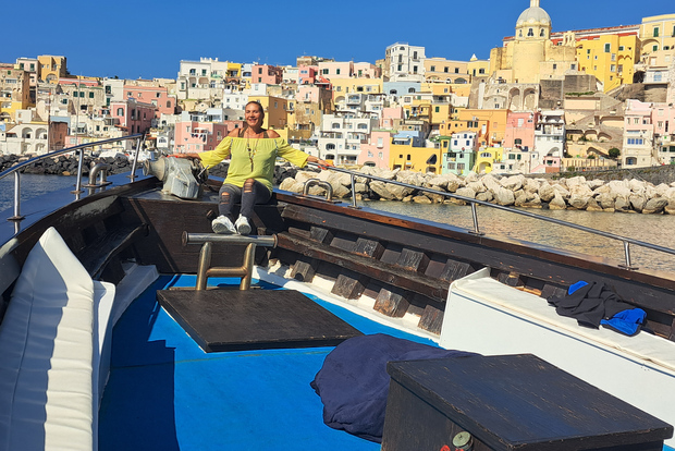 From Ischia: Procida Island Full-Day Boat Tour with Lunch
