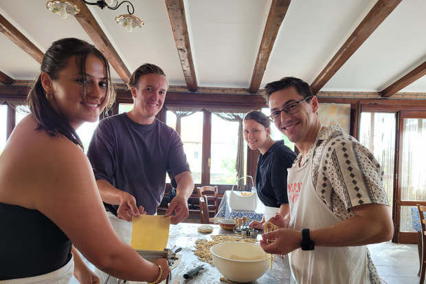 Prepara pasta fresca, mozzarella e tiramisù in Costiera Amalfitana