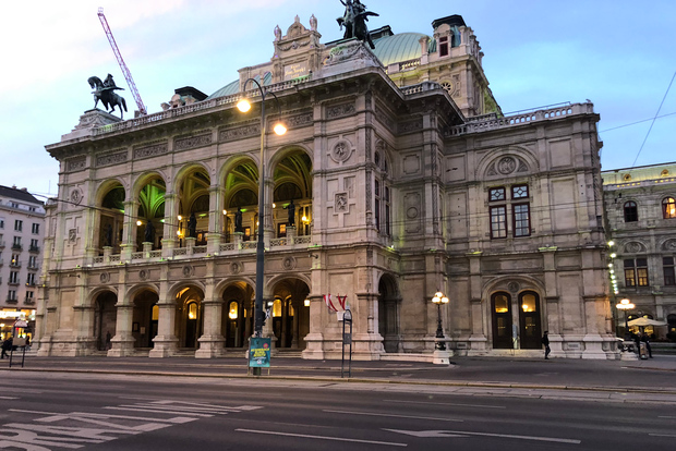 Tour a piedi autoguidato di Vienna Ringstasse e caccia al tesoro