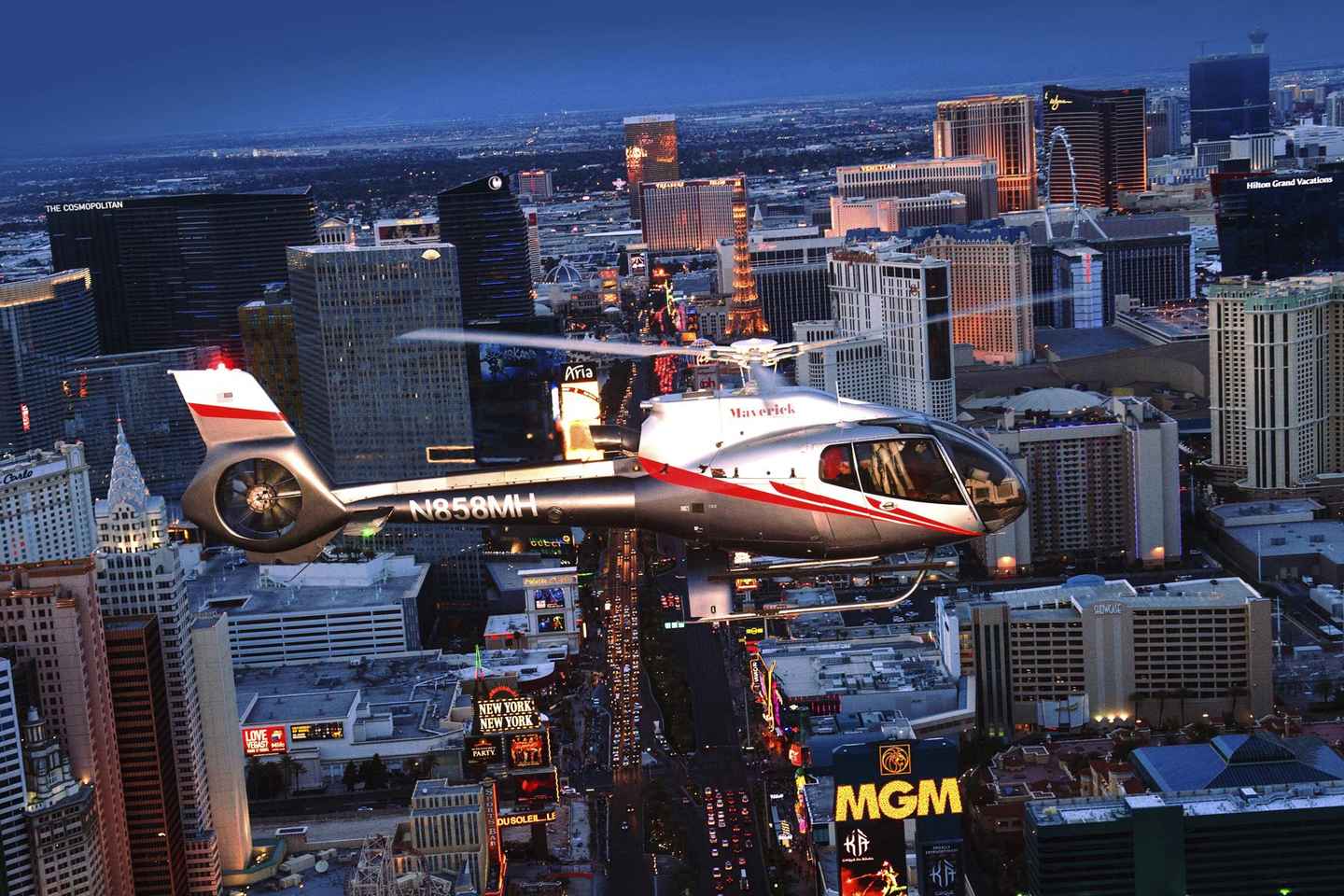 view the skyline on a night flight