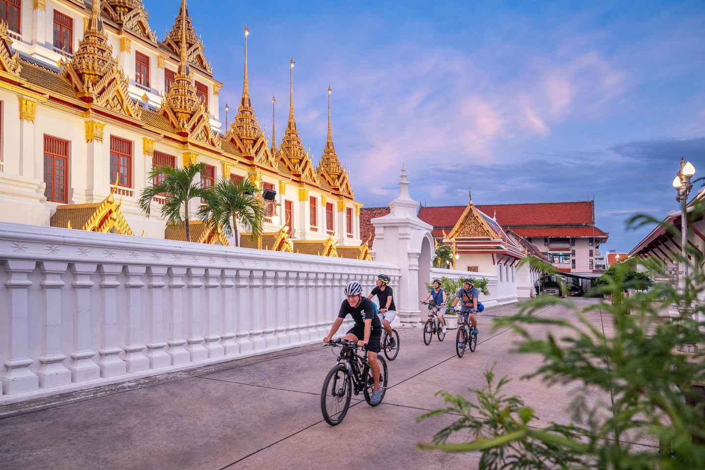 things to do at night in bangkok thailand | cycle around the city at night