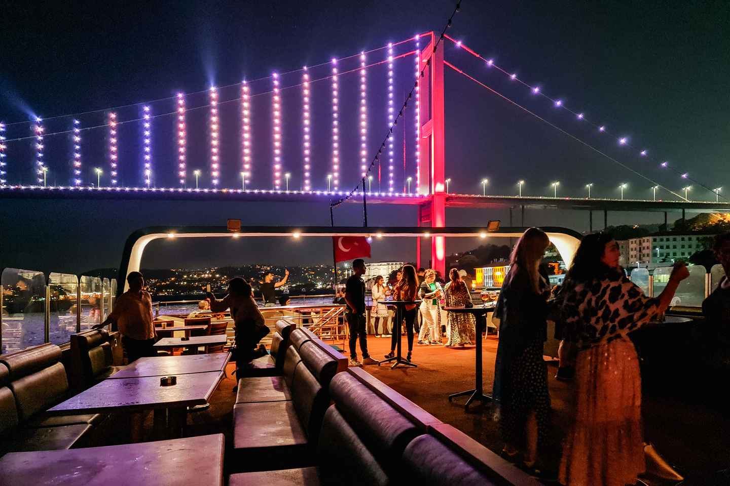 bersatunya benua: 8 pilihan tur di istanbul, turki | bosphorus turkish night cruise