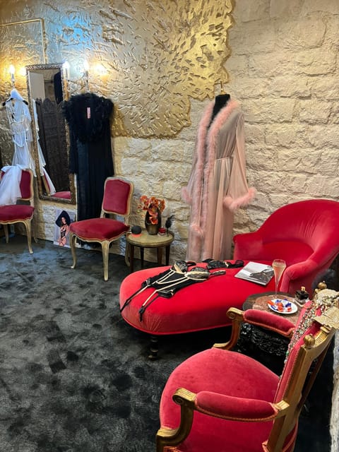 Paris Lingerie Atelier Girls Party Mit Champagner Getyourguide