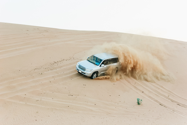 Dubai: safari estremo nel deserto, sandboarding e BBQ