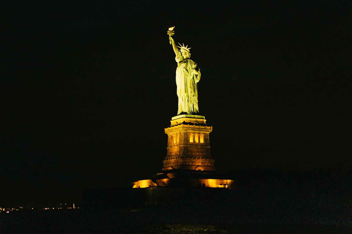 see the harbour lights on a new york night cruise