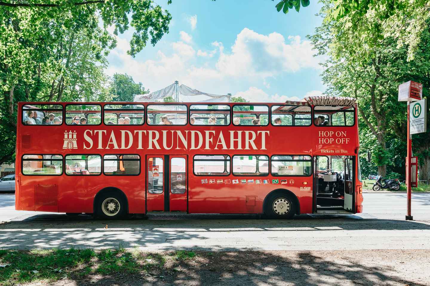 get your guide hamburg | line a hop-on hop-off sightseeing tour