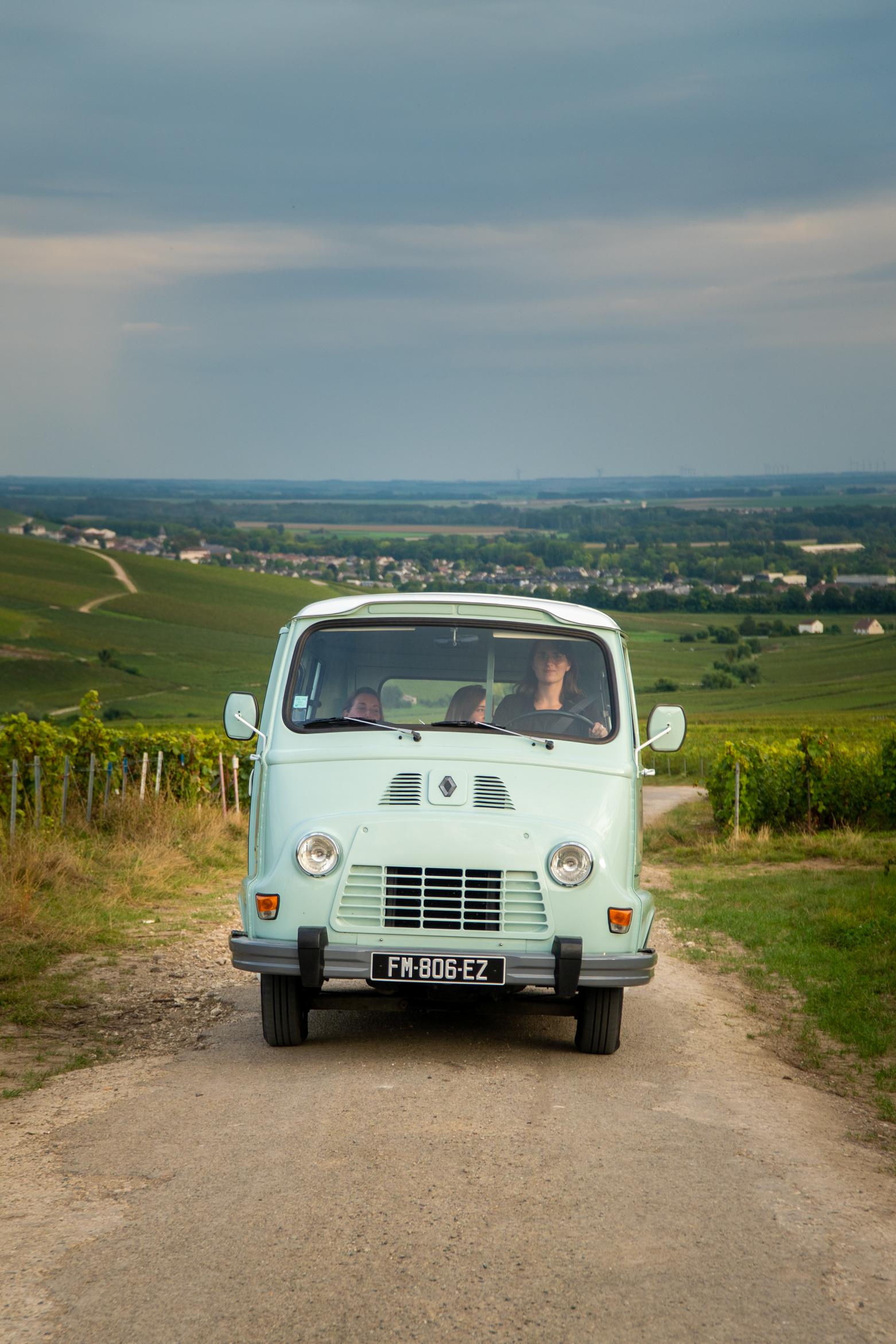 From Epernay : Champagne tasting with a vintage car