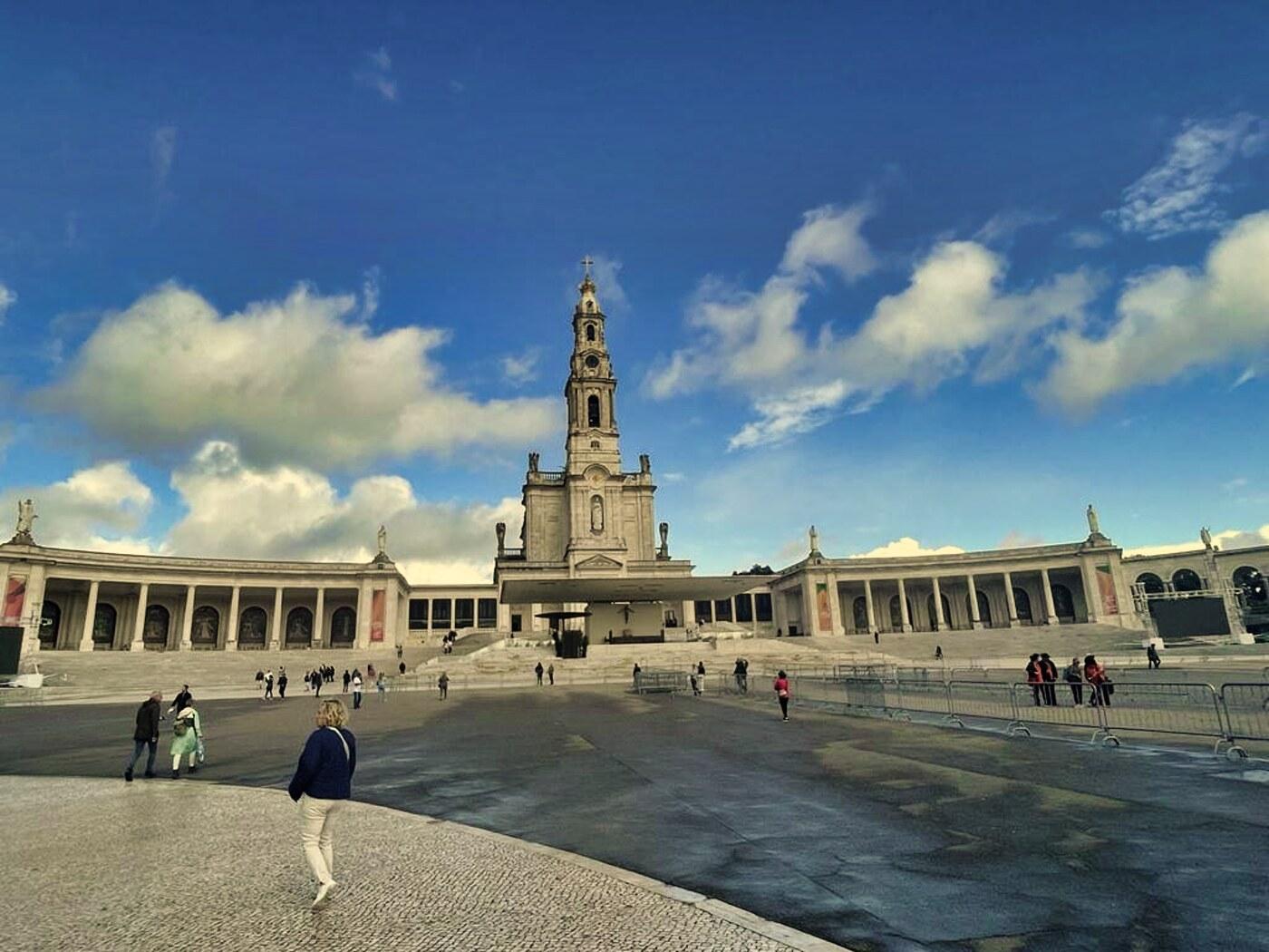 Lisbon to Porto Private Transfer with 3 Scenic Stopovers