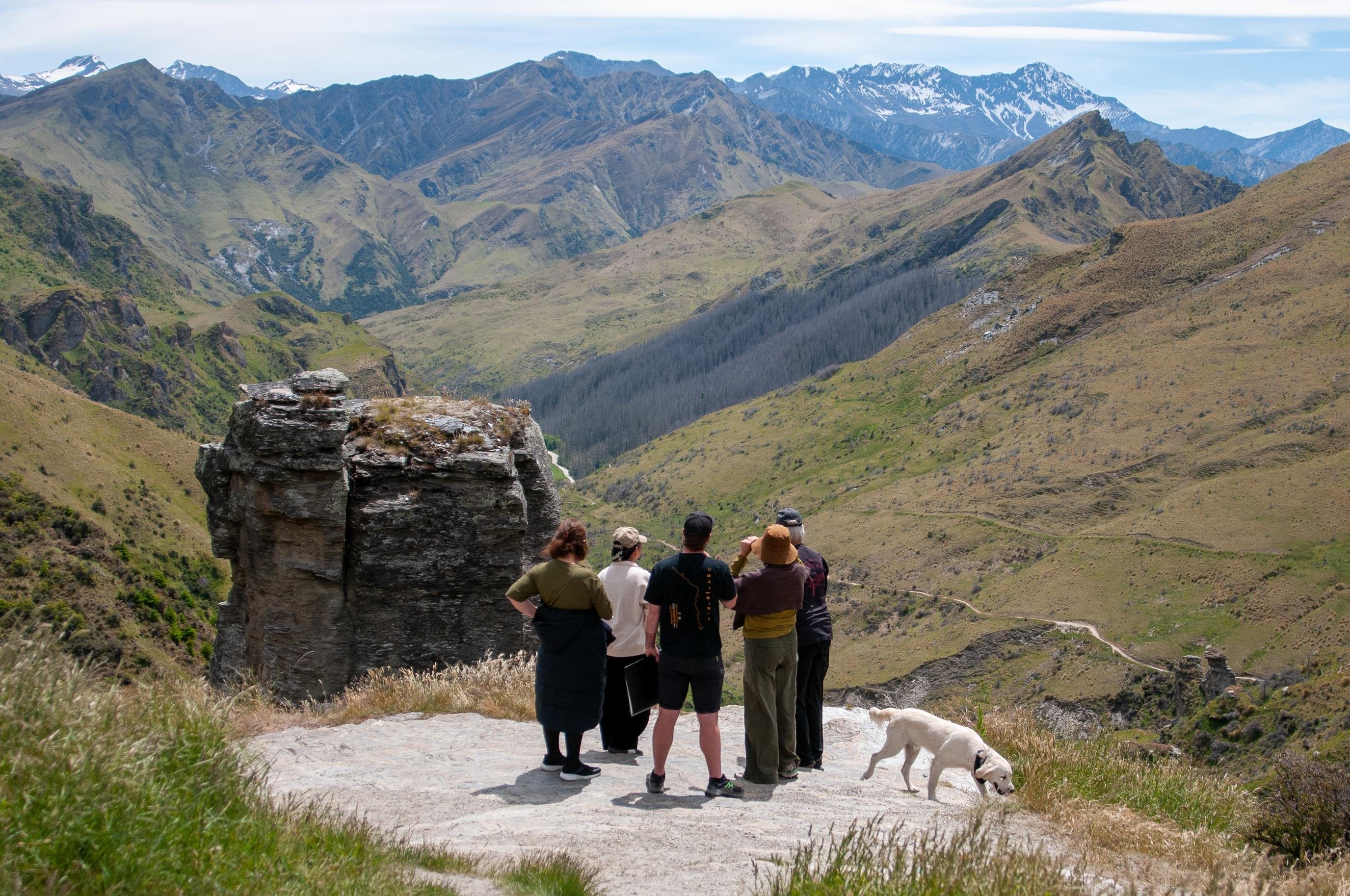 Queenstown: Skippers Canyon Goldrush Multilingual Tour