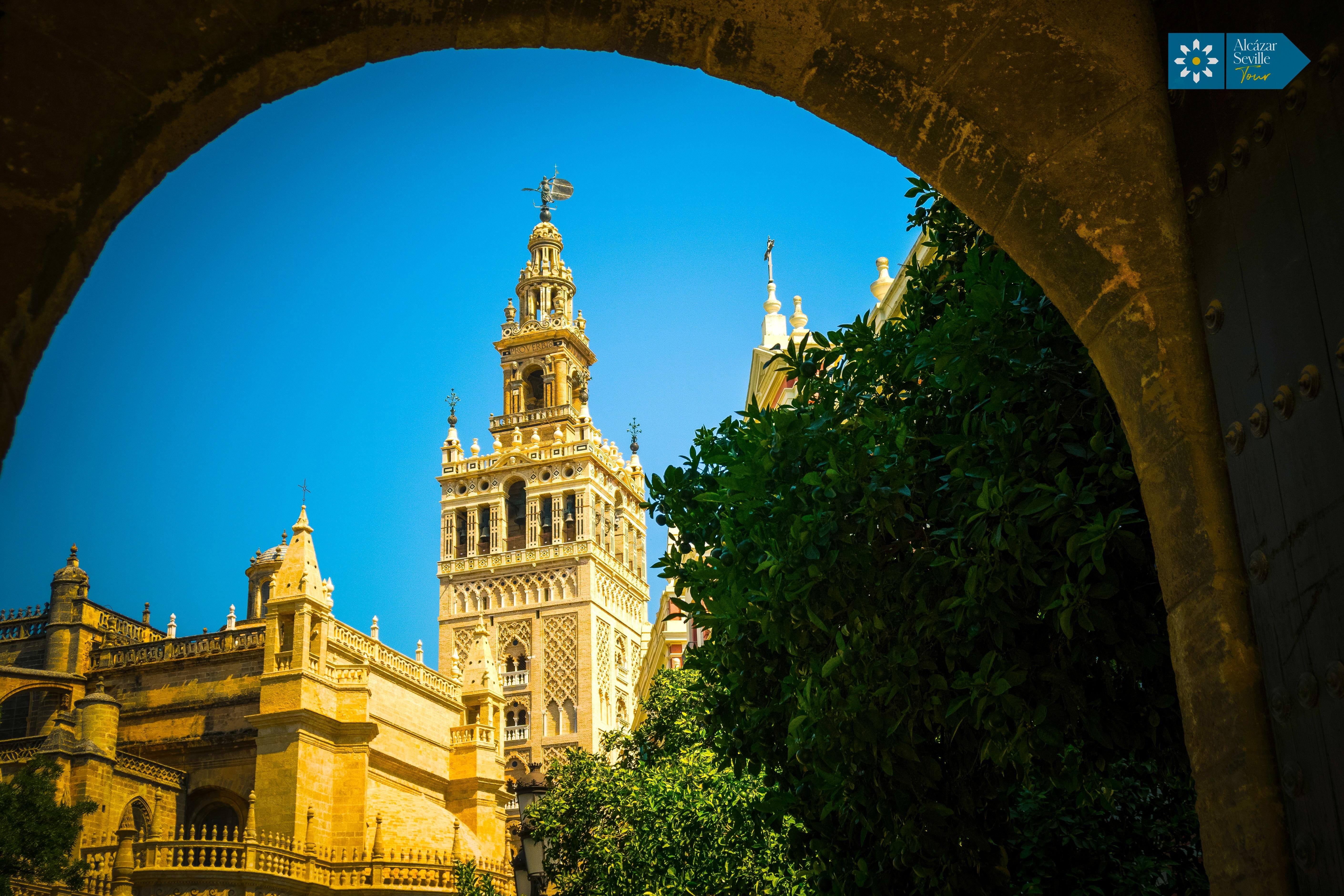 Seville: Guided Alcázar, Cathedral & Giralda Express Tour