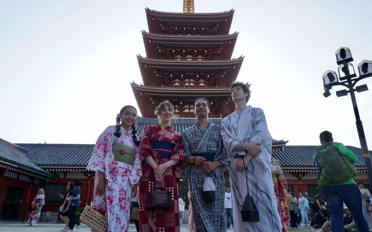 Asakusa Kimono Rental – Full-Day Traditional Dress Experience