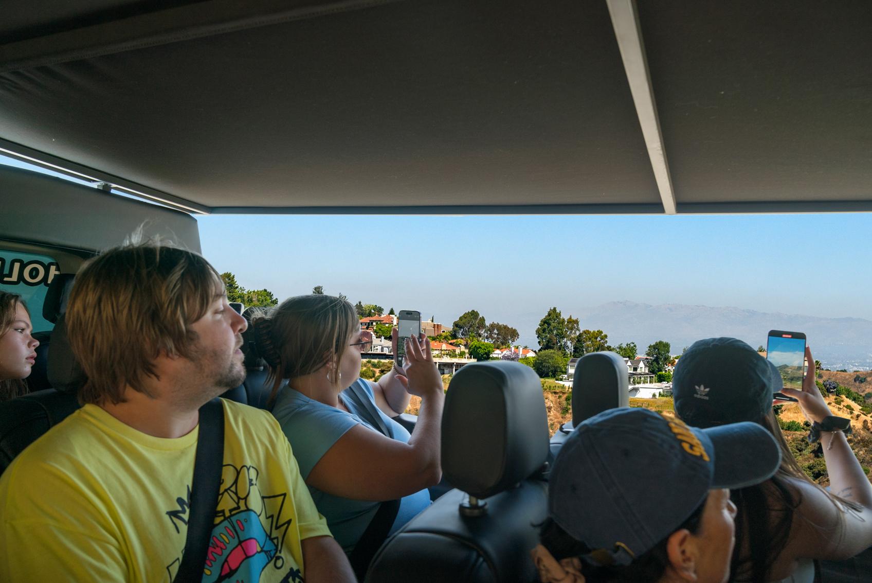 Los Angeles celebrity homes tour — open-air bus on the Hollywood and Beverly Hills route — image 11