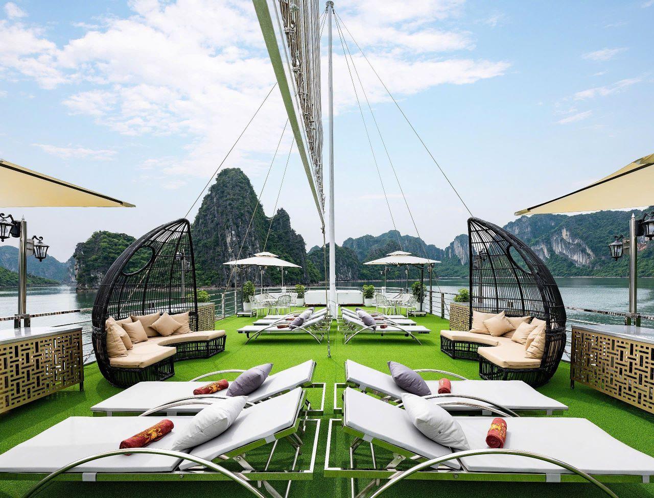 Ha Long Bay Day Trip from Hanoi: Luxury or Standard Cruise with Lunch