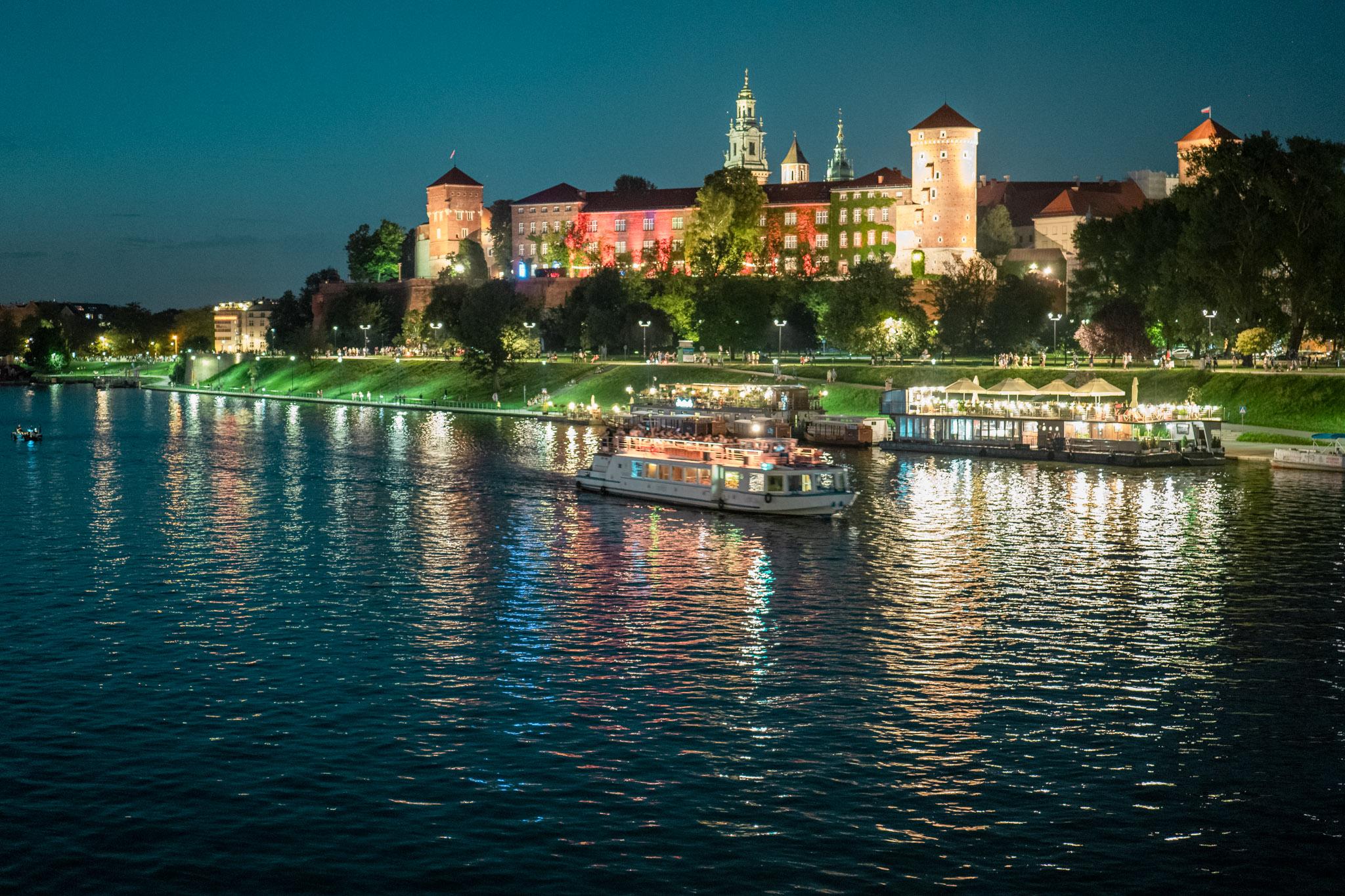 Vistula River Evening Cruise with Wine