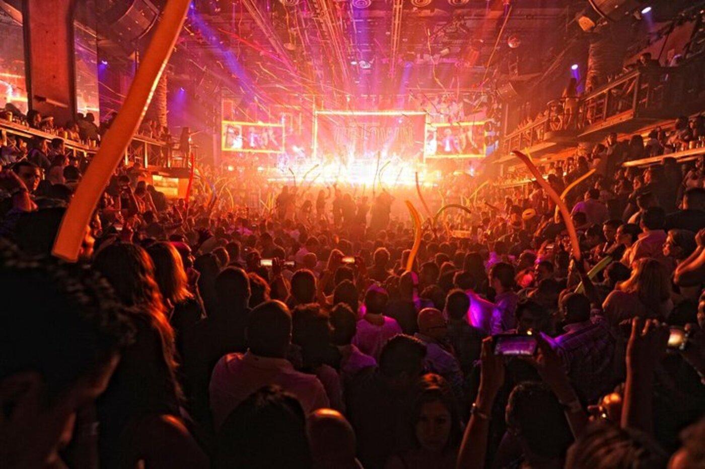 Punta Cana: Coco Bongo Night Show with Open Bar & Hotel Transfer