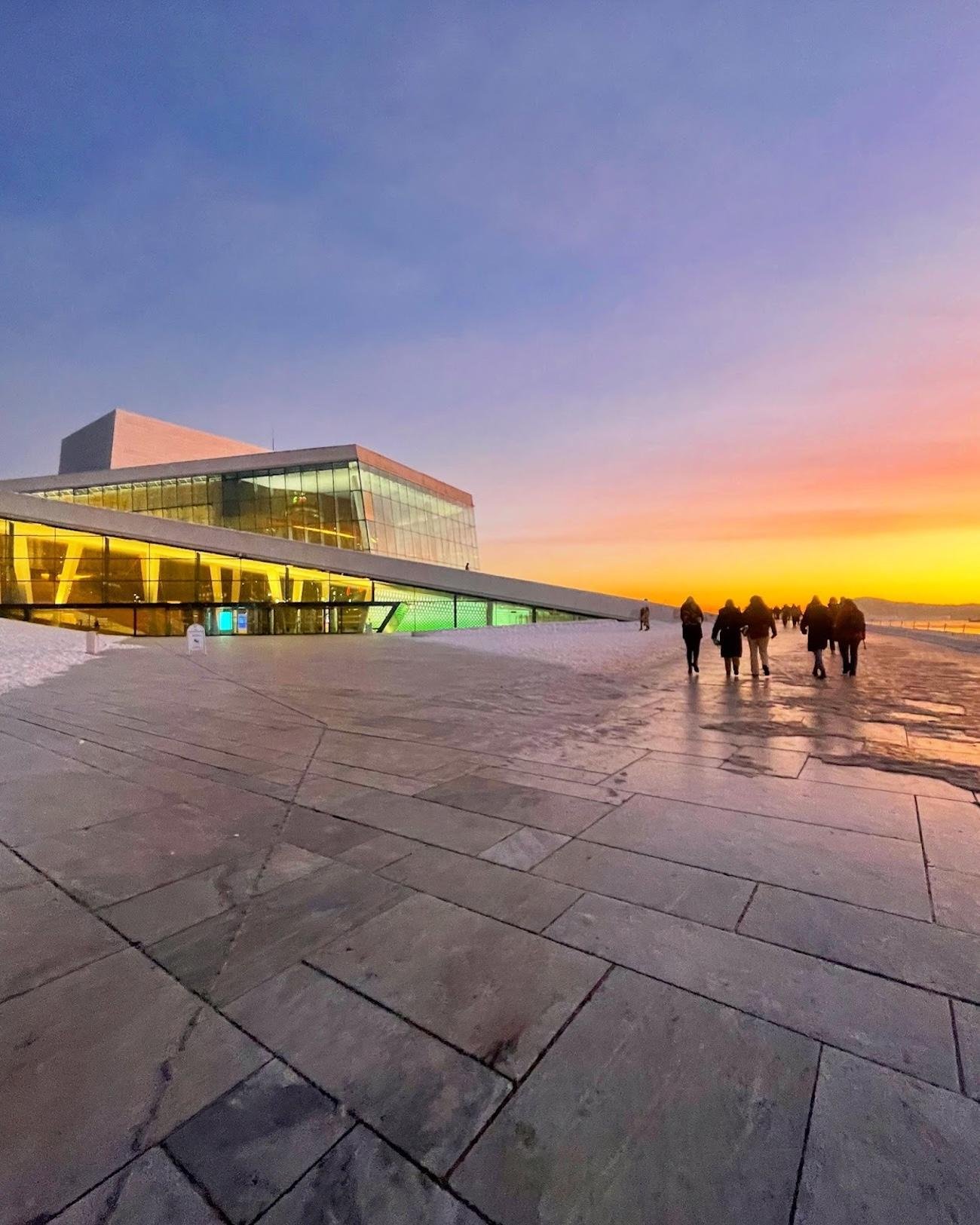 Oslo Walking Tour with Opera House & Library