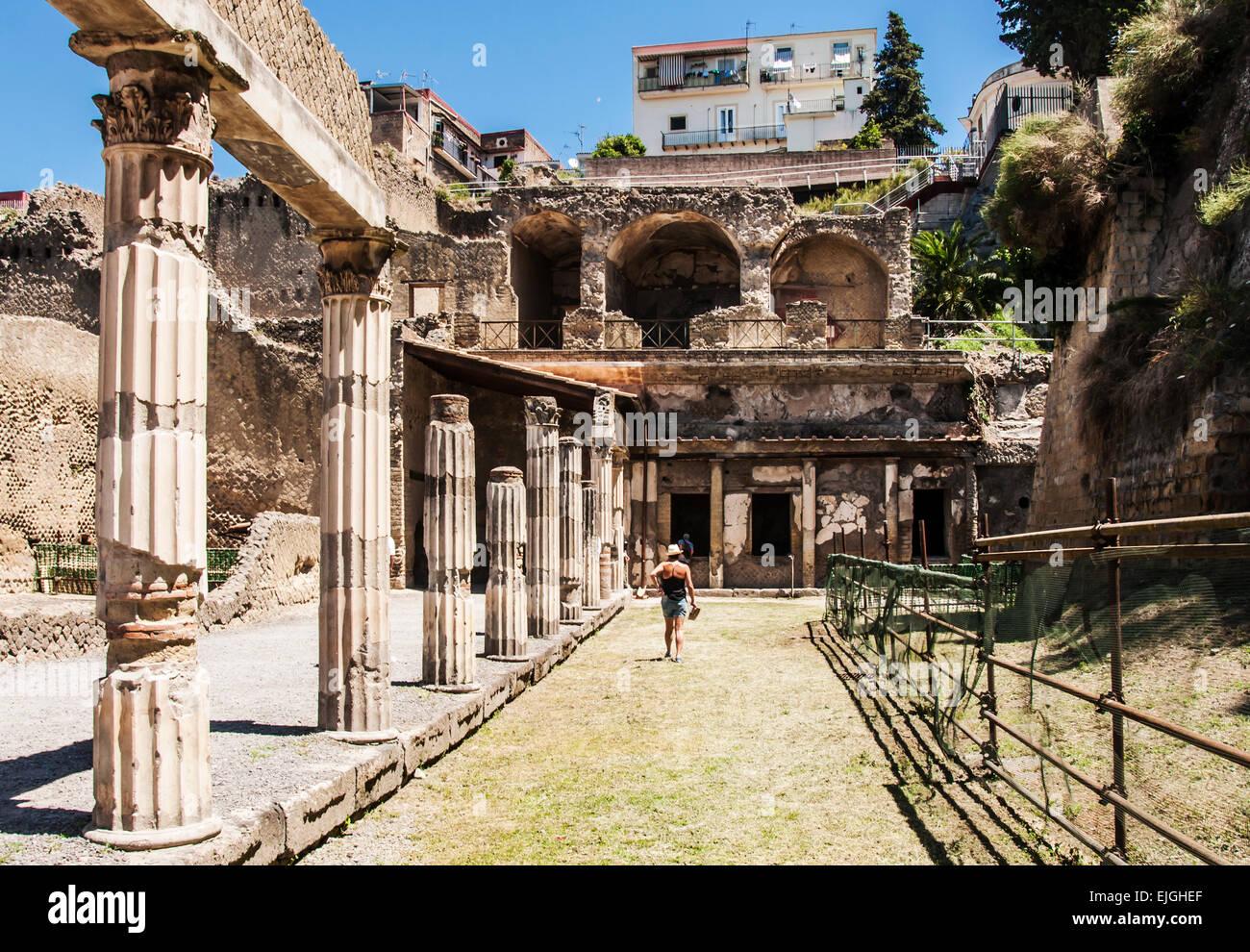 Pompeii Discovery: Ancient Ruins, Wine Tasting, and Lunch