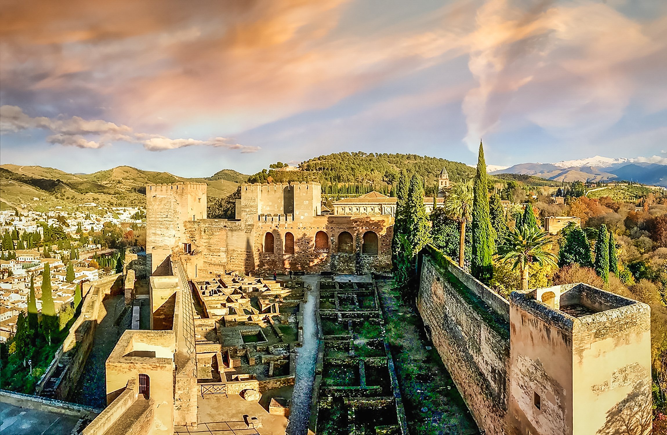 Alhambra and Generalife guided tour in Granada — image 25