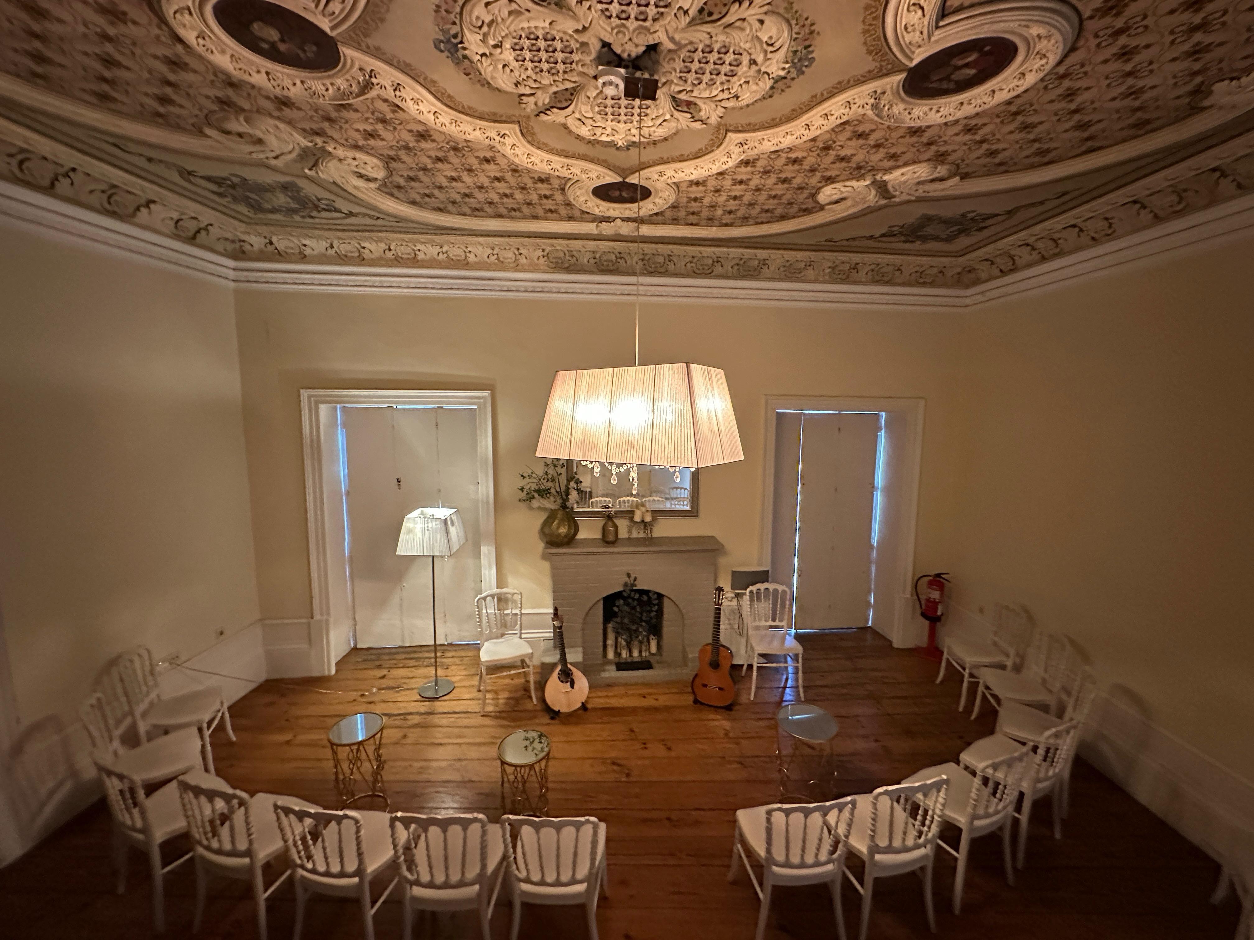 Porto fado show, fado house interior and Portuguese guitar — image 11