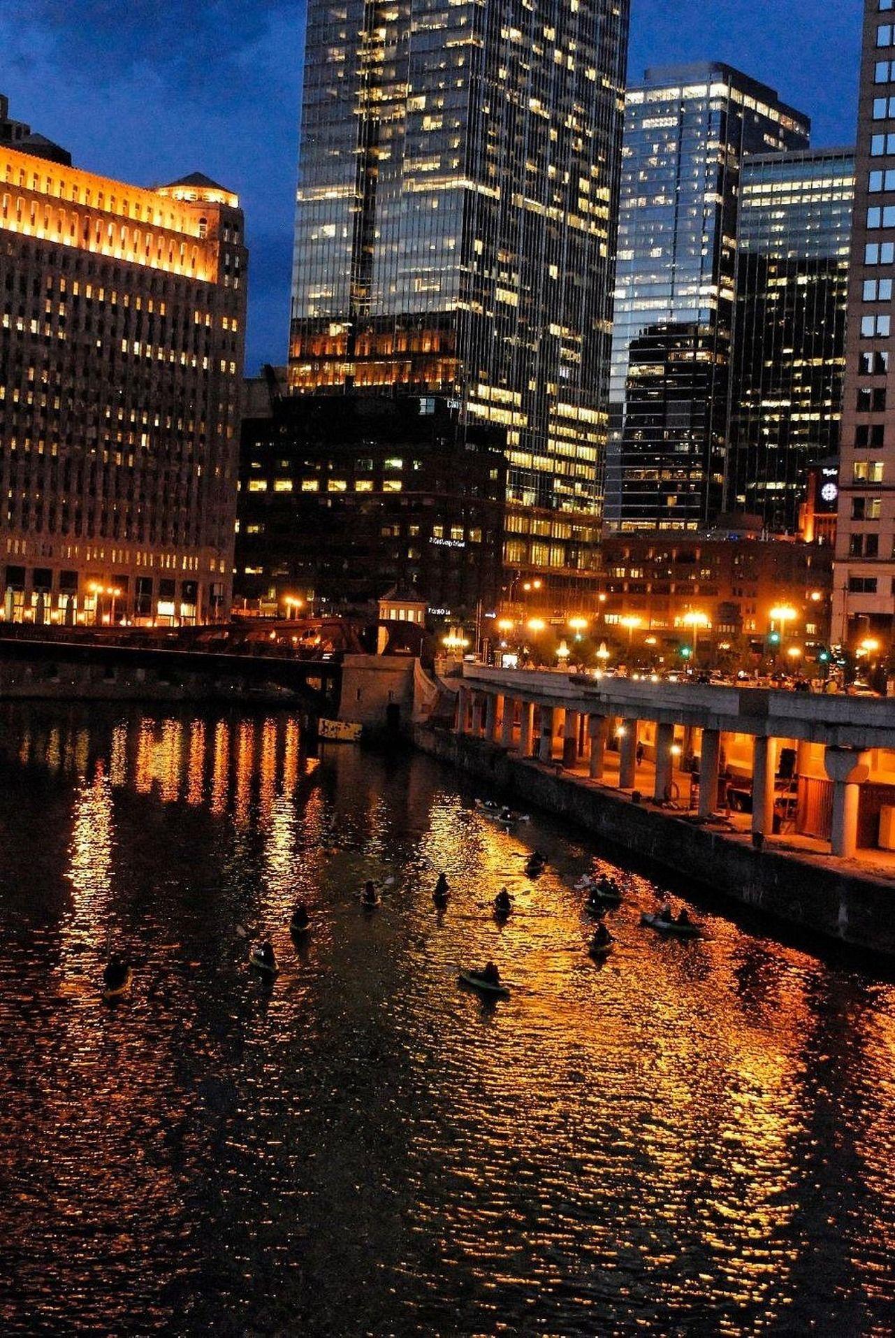 Chicago River Twilight Kayak Tour