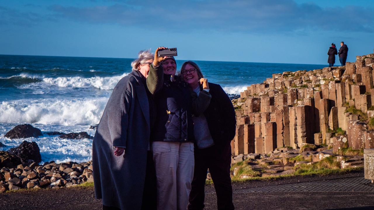 Belfast: Giant's Causeway Guided Tour Including Castles