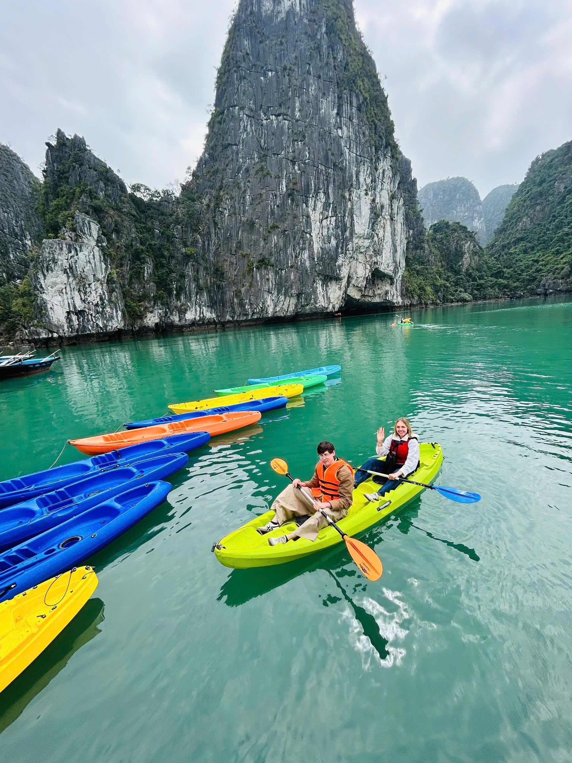 Ha Long Bay Full-Day Cruise: Caves, Kayaking & Scenic Views