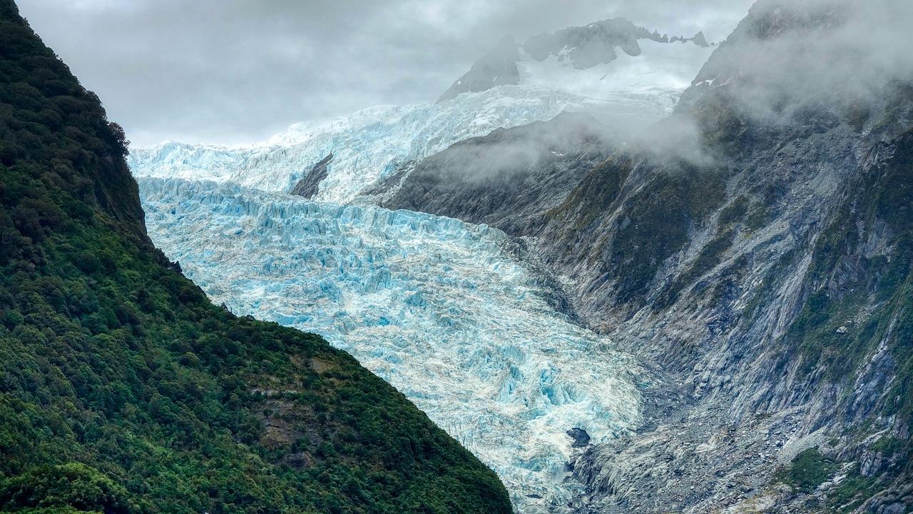 Christchurch to Queenstown 2-Day Tour via Franz Josef