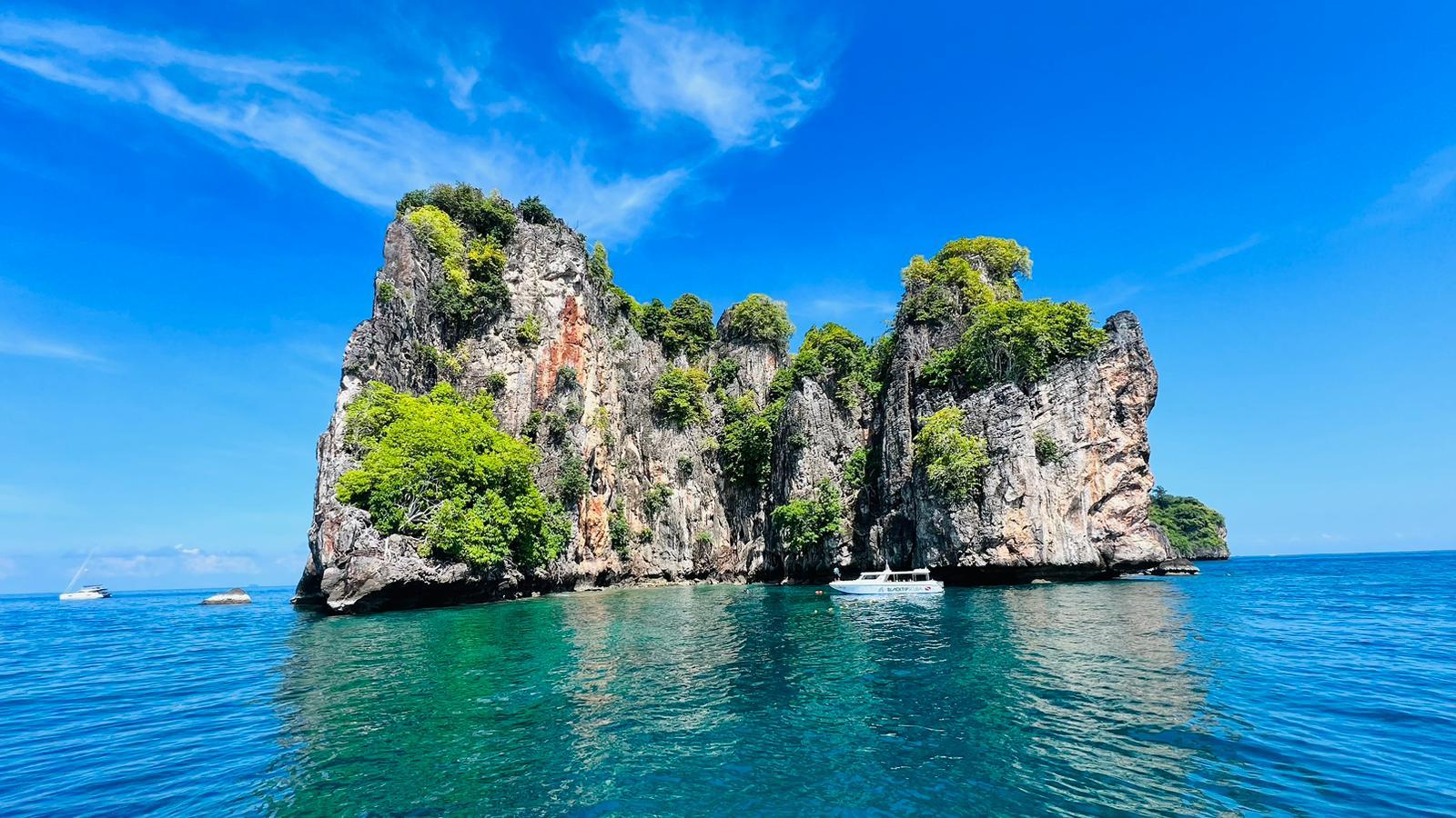 Phi Phi PADI Discover Scuba: 2-Dive Beginner Experience