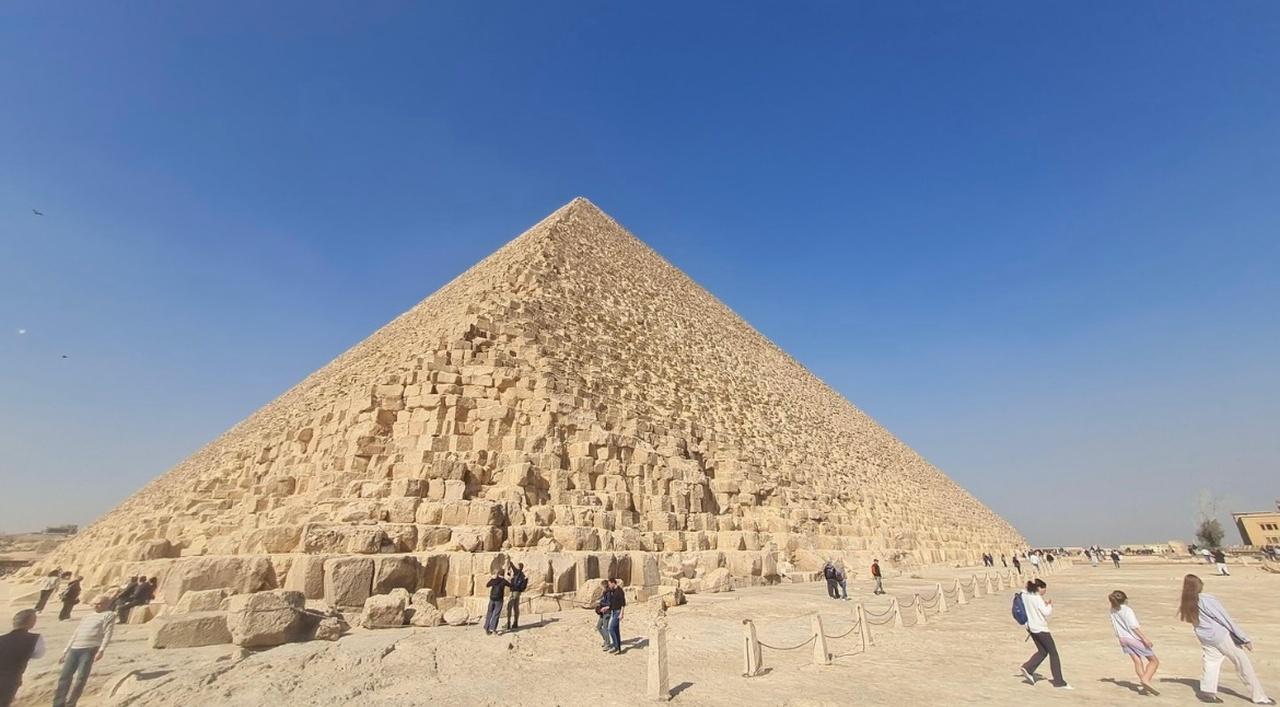 Sharm to Cairo: Giza Pyramids & Grand Museum Day Trip